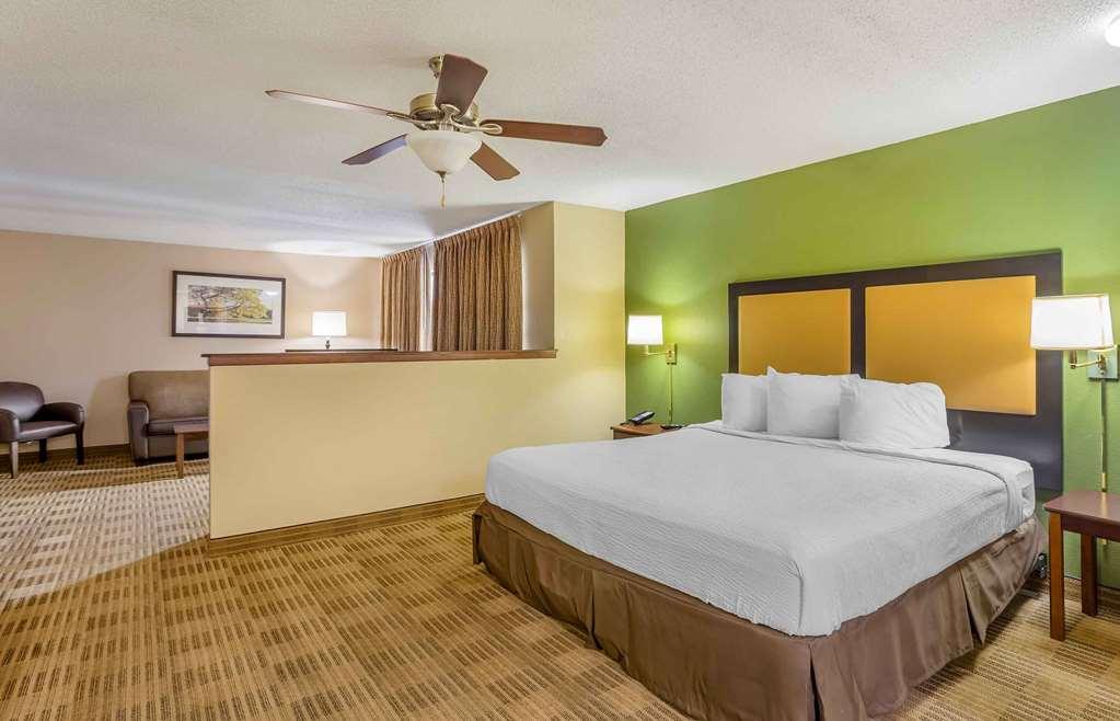 Extended Stay America Select Suites - Philadelphia - Malvern - Great Valley Room photo